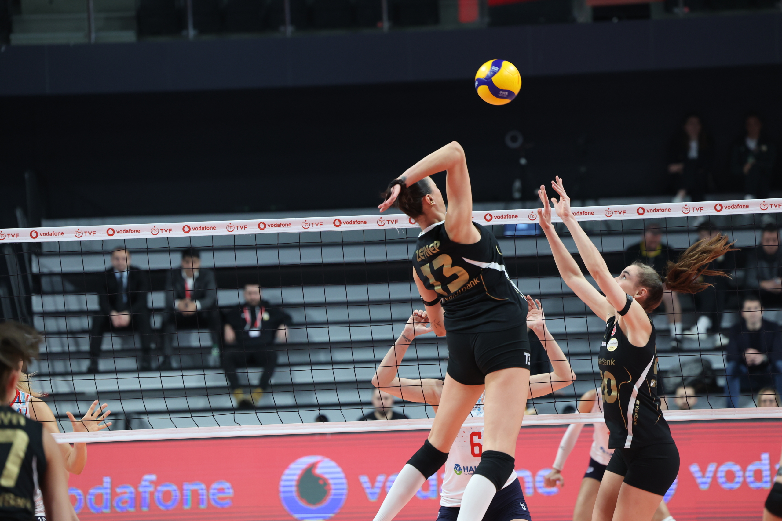 VakıfBank, Aydın Karşısında 3-1 Galip3