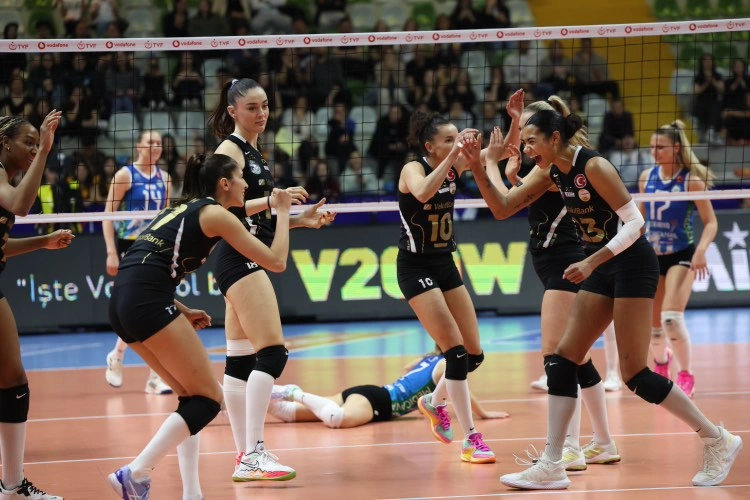 VakıfBank, Lig Etabını Galibiyetle Kapattı2