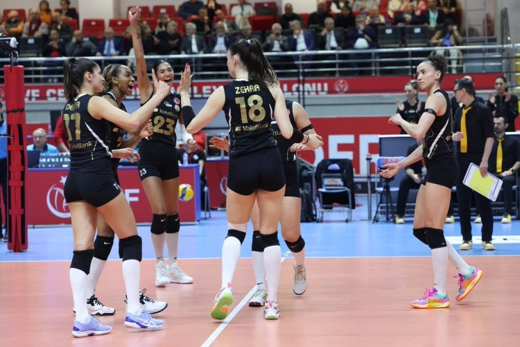VakıfBank, Lig Etabını Galibiyetle Kapattı3