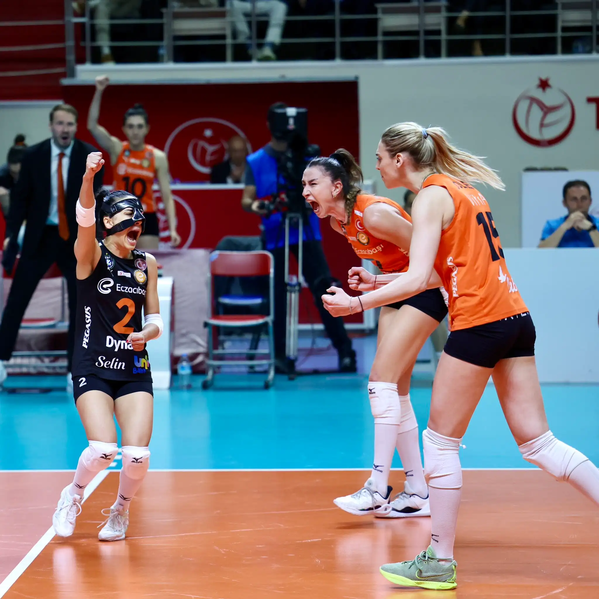 Eczacıbaşı, Final Serisinde Durumu 2-2 Yaptı2