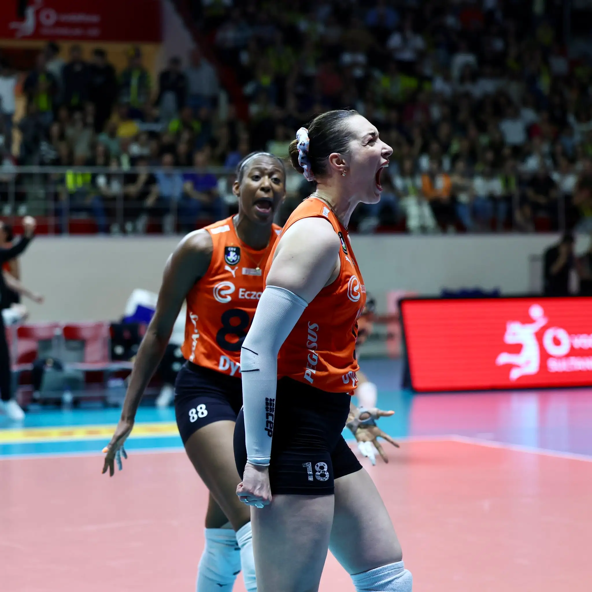 Eczacıbaşı, Final Serisinde Durumu 2-2 Yaptı4