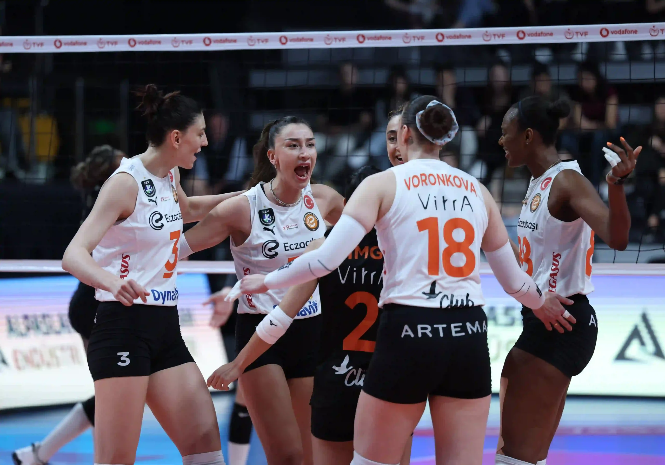 Eczacıbaşı, Finalde Fenerbahçe'nin Rakibi Oldu4