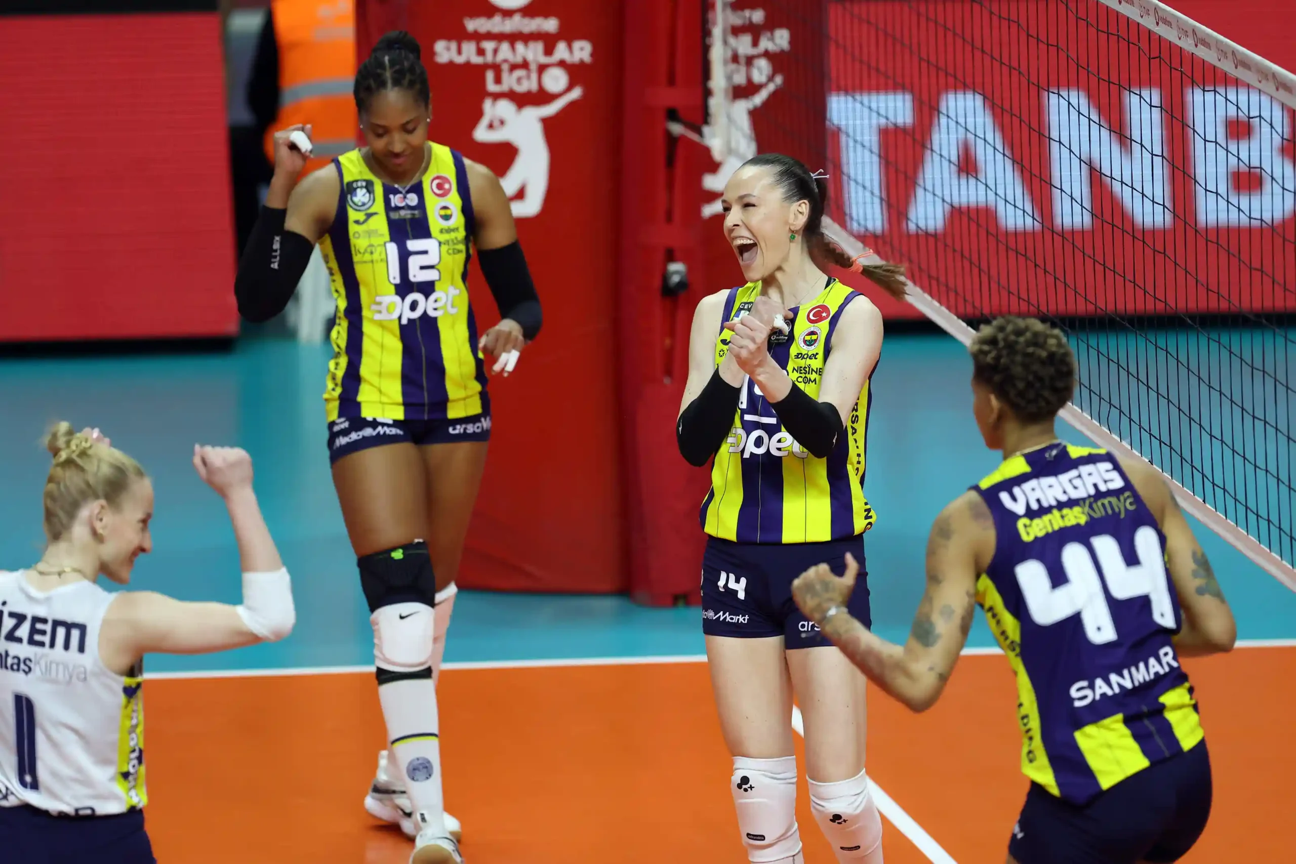 Fenerbahçe, Final Serisinin İlk Maçında 3-1 Galip2