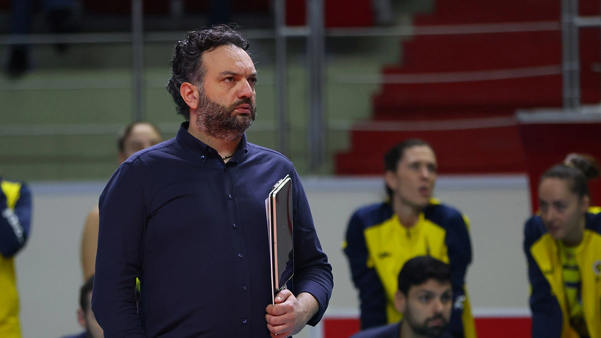 Fenerbahçe, Stefano Lavarini'ye Veda Edebilir24
