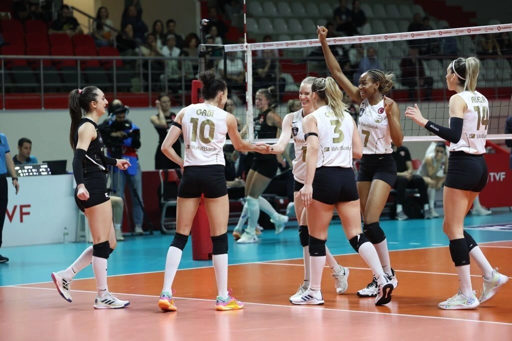 VakıfBank, Sultanlar Ligi Üçüncülüğüne Bir Adım Daha Yaklaştı4