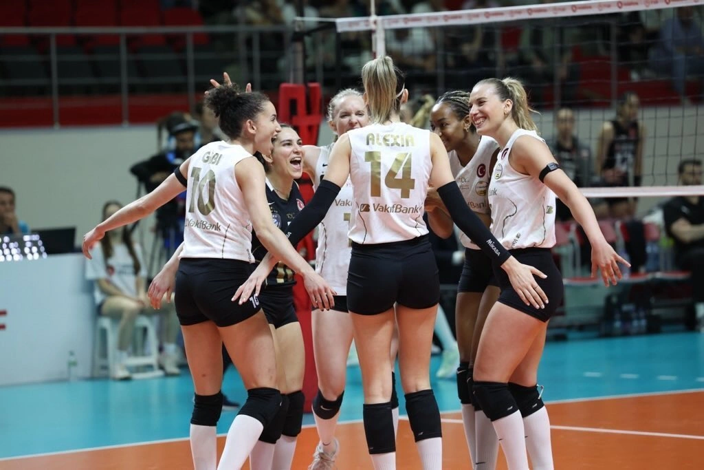 VakıfBank, Sultanlar Ligi Üçüncülüğüne Bir Adım Daha Yaklaştı5