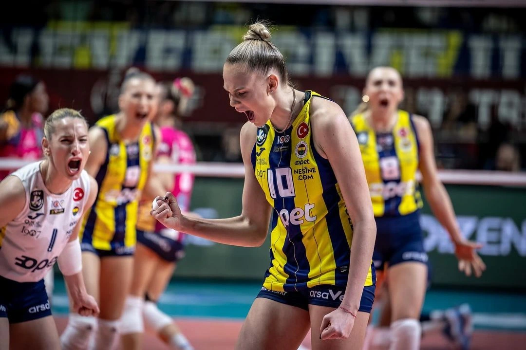 Arina Fedorovtseva Yeni Sezonda Shanghai Forması Giyecek1