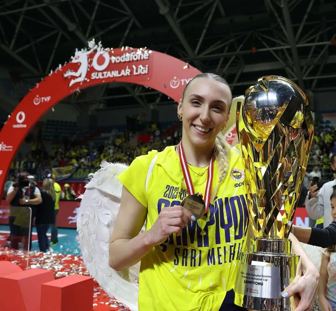 Aslı Kalaç 2 Yıl Daha Fenerbahçe Opet'te1