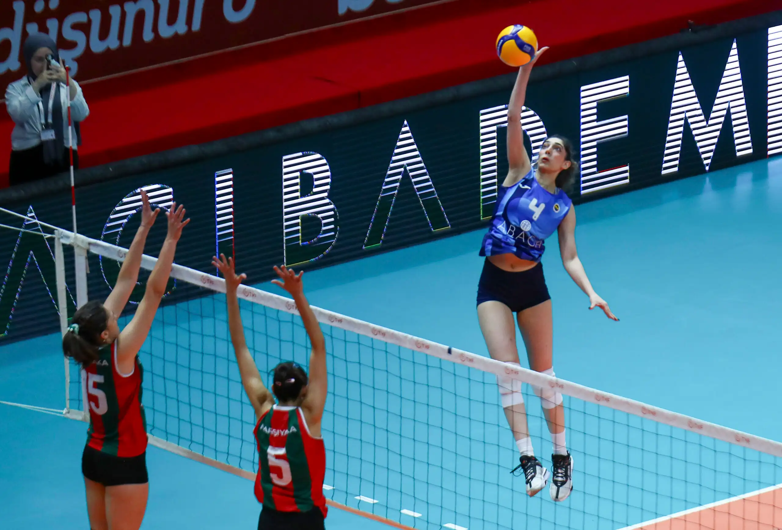 Genç Kızlar Türkiye Şampiyonası'nda Finale Yükselen Takımlar Belli Oldu1