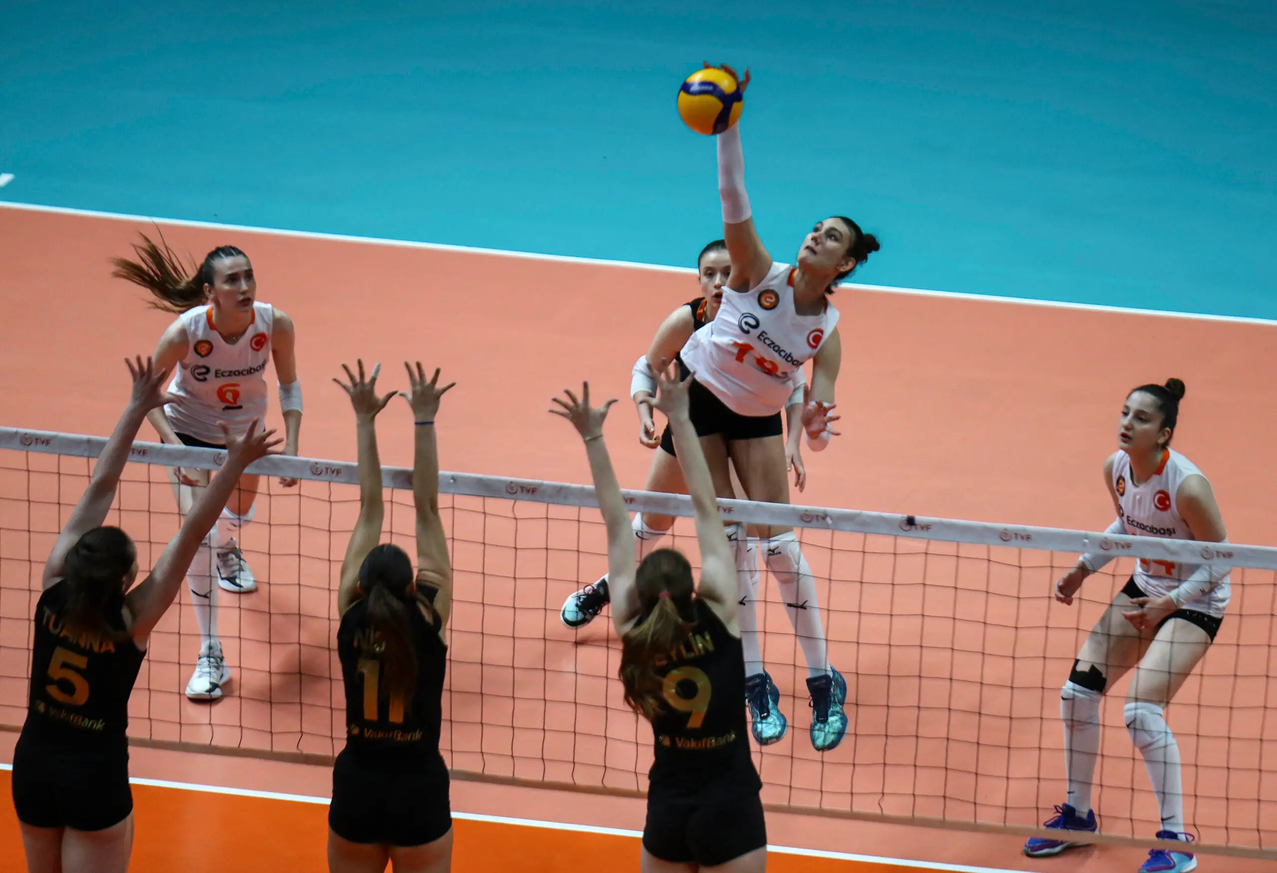 Genç Kızlar Türkiye Şampiyonası'nda Finale Yükselen Takımlar Belli Oldu2