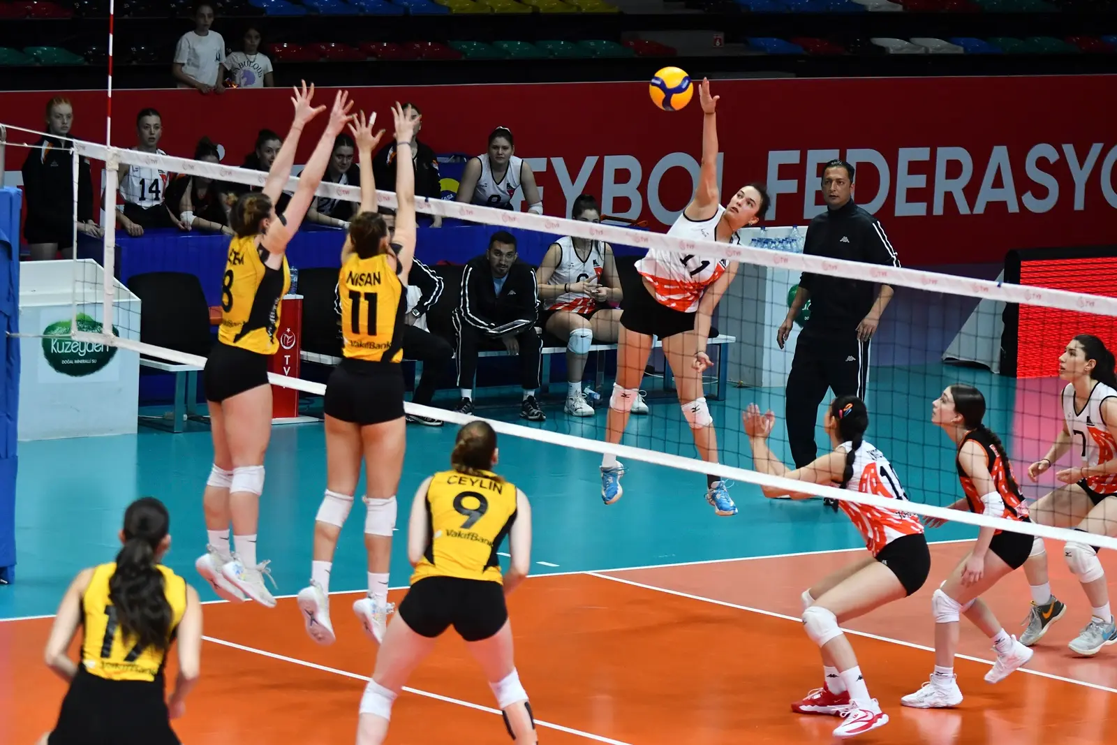 Genç Kızlar Türkiye Şampiyonası'nda Yarı Final Eşleşmeleri Belli Oldu3