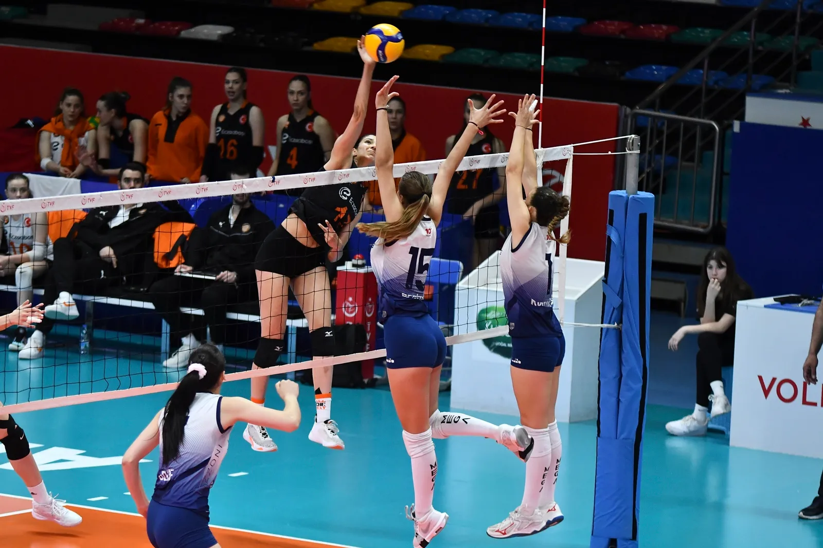 Genç Kızlar Türkiye Şampiyonası'nda Yarı Final Eşleşmeleri Belli Oldu4