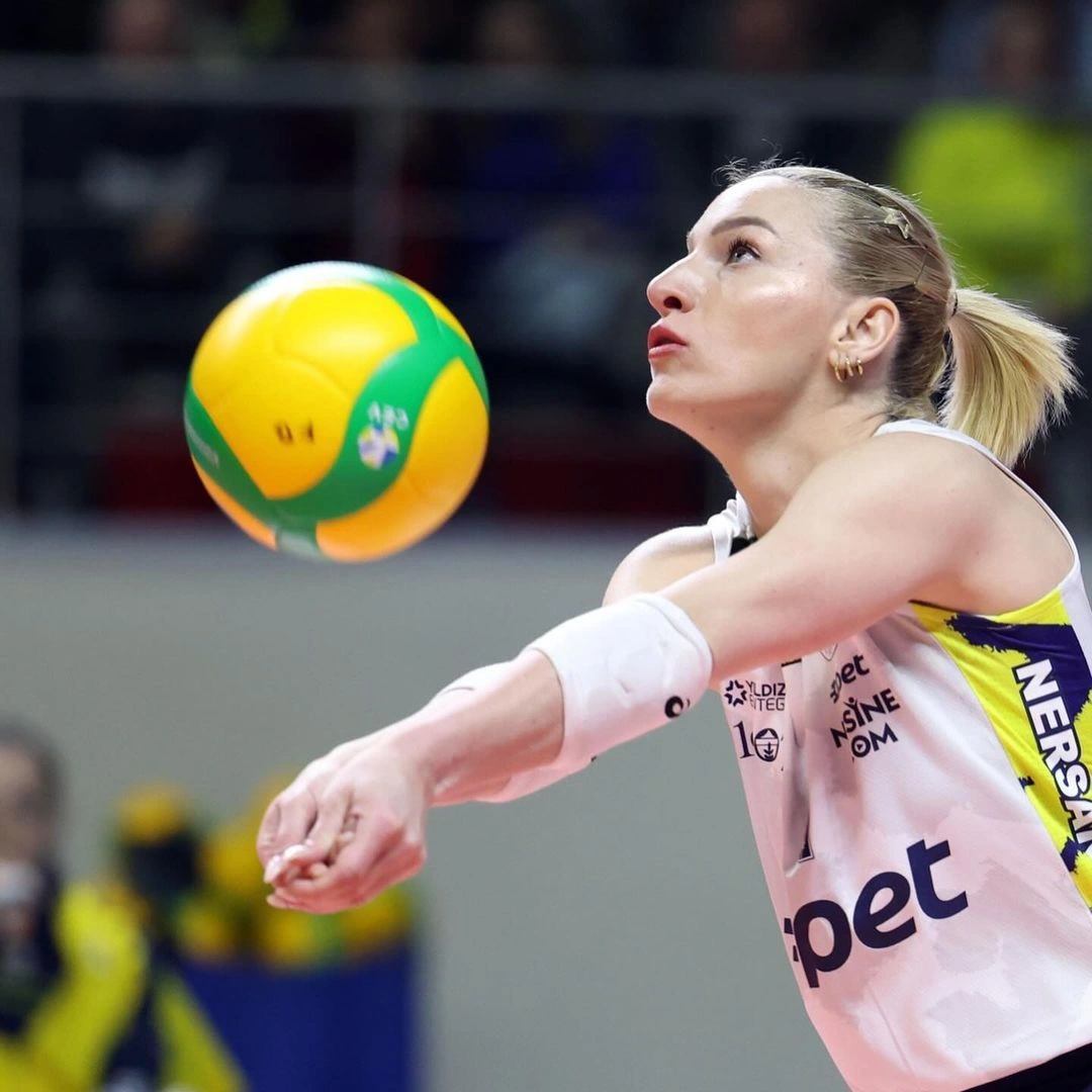 Gizem Örge Fenerbahçe İle Yoluna Devam Ediyor1