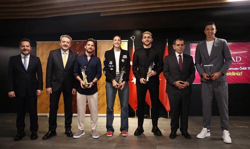 İlkin Aydın Galatasaray'da Yılın En İyi Kadın Sporcusu Seçildi3