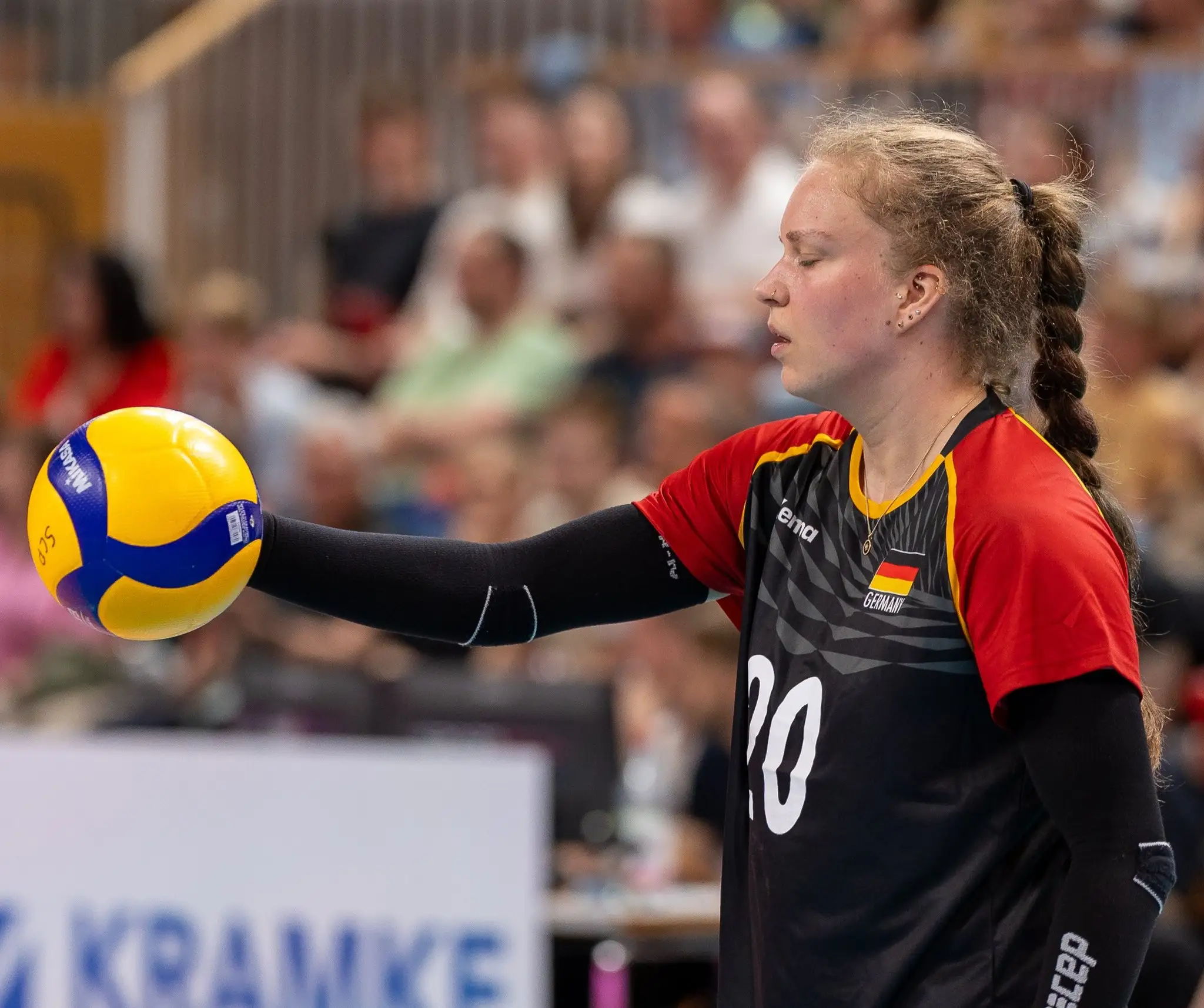 Lena Kindermann Kimdir?1