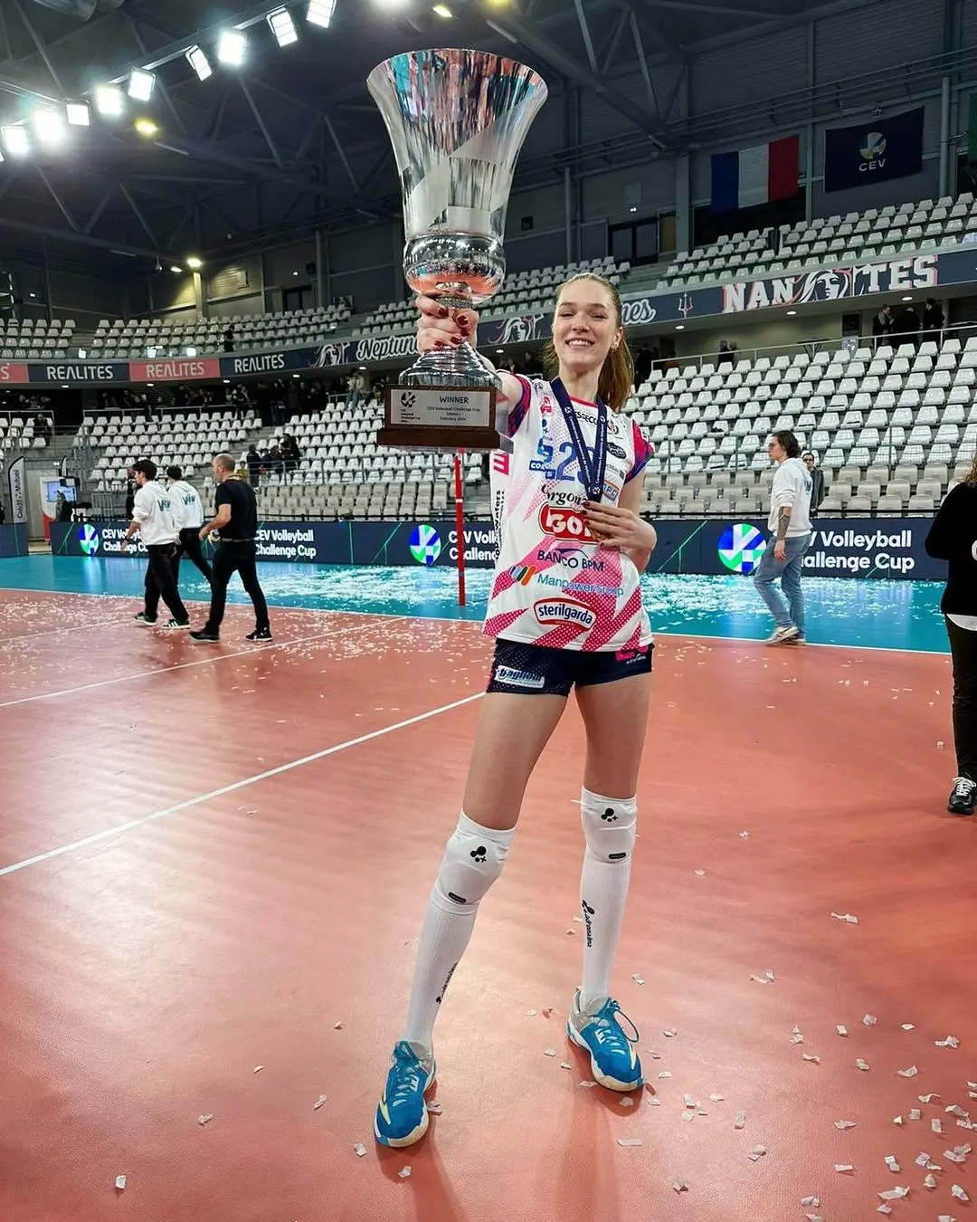 Marina Markova Jakarta Elektrik PLN'de2