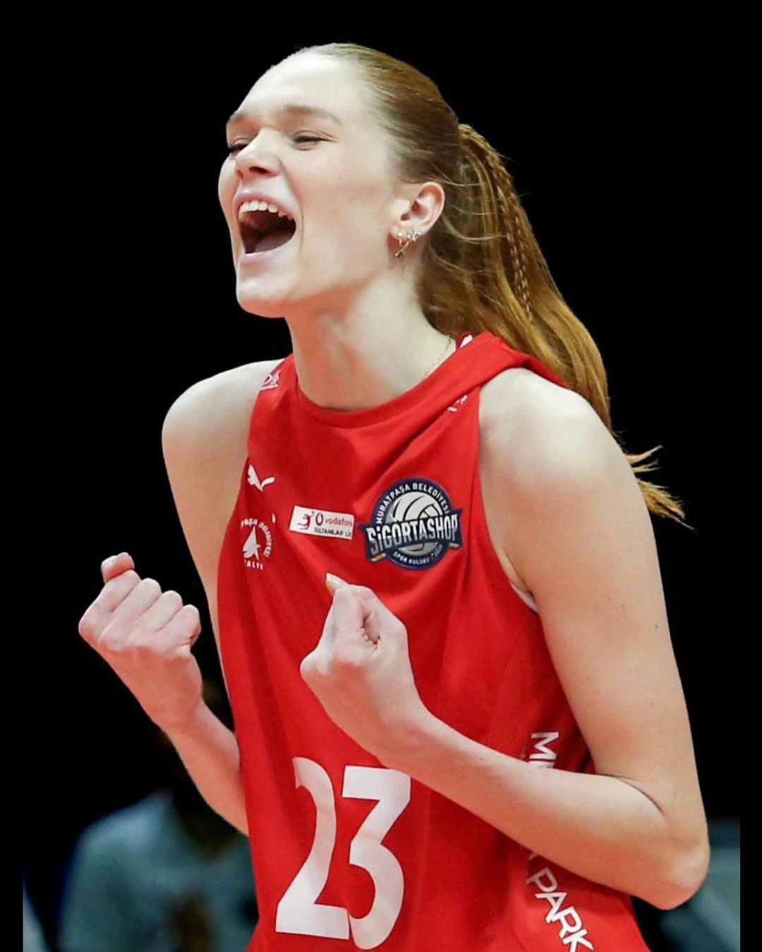 Marina Markova Jakarta Elektrik PLN'de4