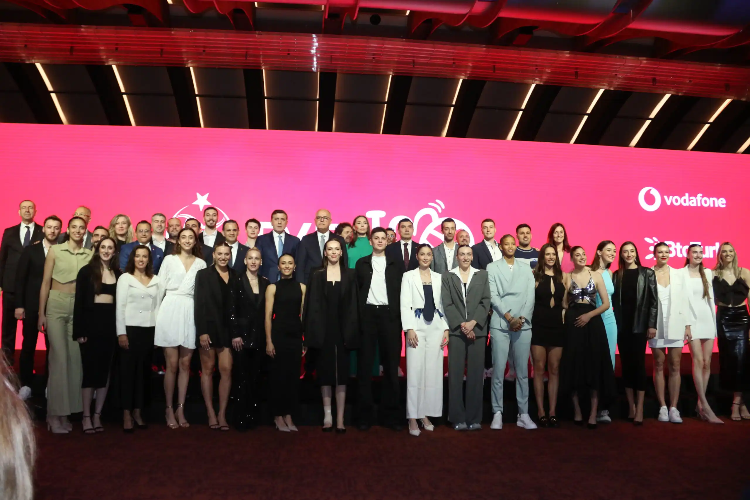 Türk Voleybol Camiası Milli Takım Sezonuna Merhaba Gecesi'nde Bir Araya Geldi1