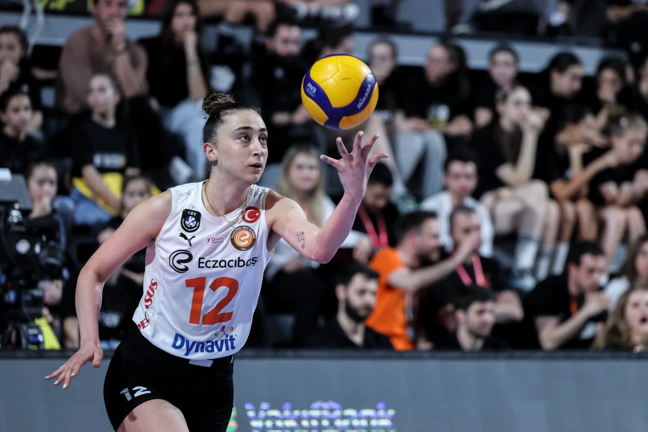 Eczacıbaşı, Elif Şahin ile Yoluna Devam Ediyor1