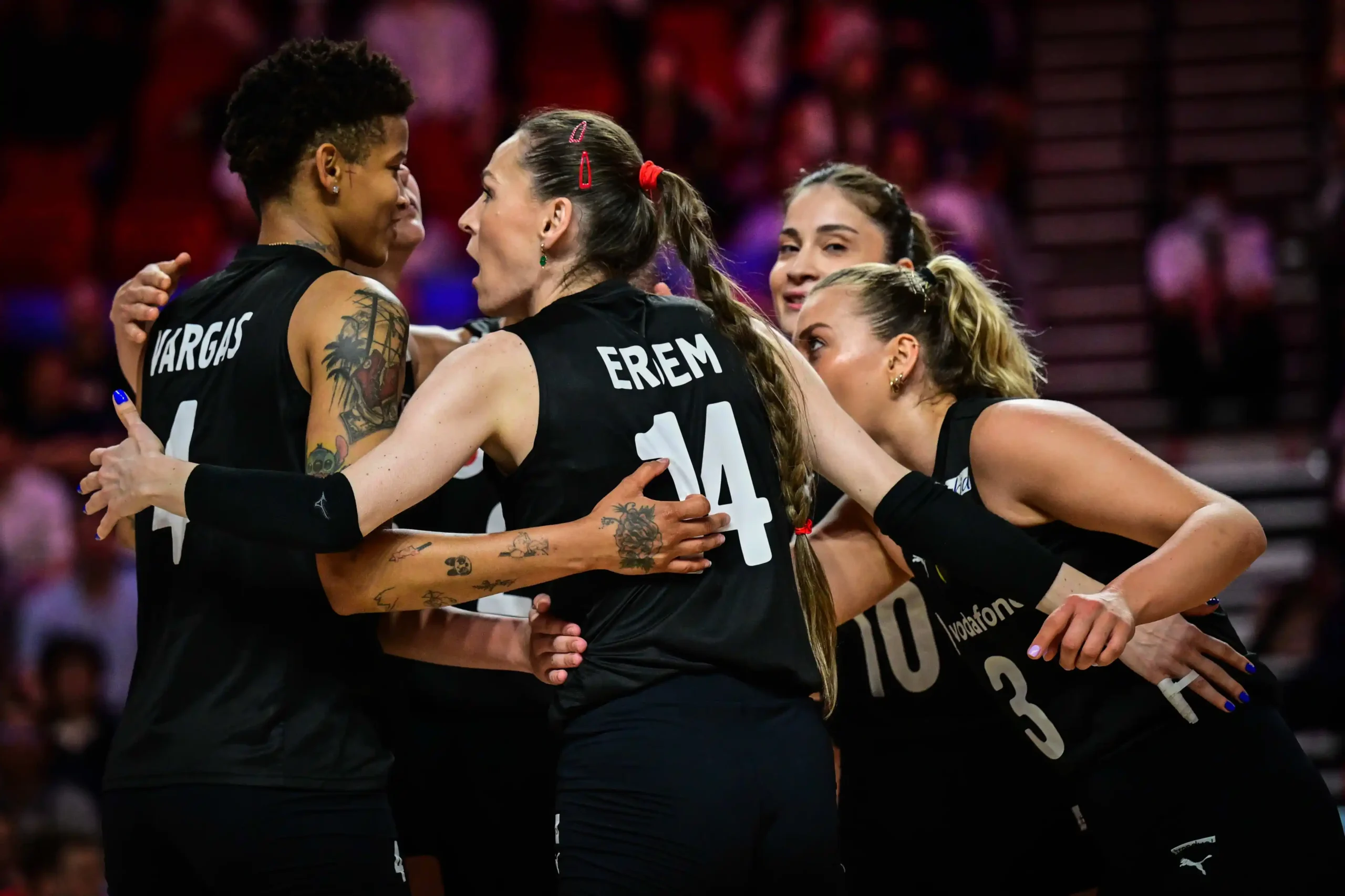 Filenin Sultanları VNL 2024'te Çin'i 3-2 Mağlup Etti1