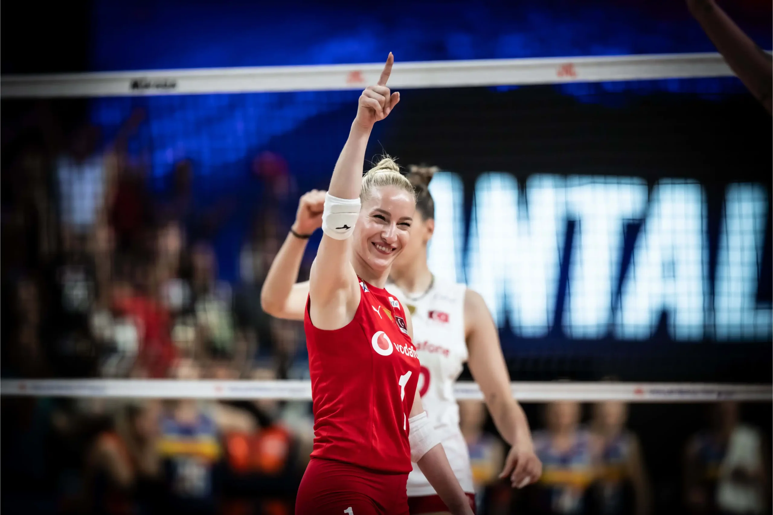 Gizem Örge Taraftarlar büyük rekabette2