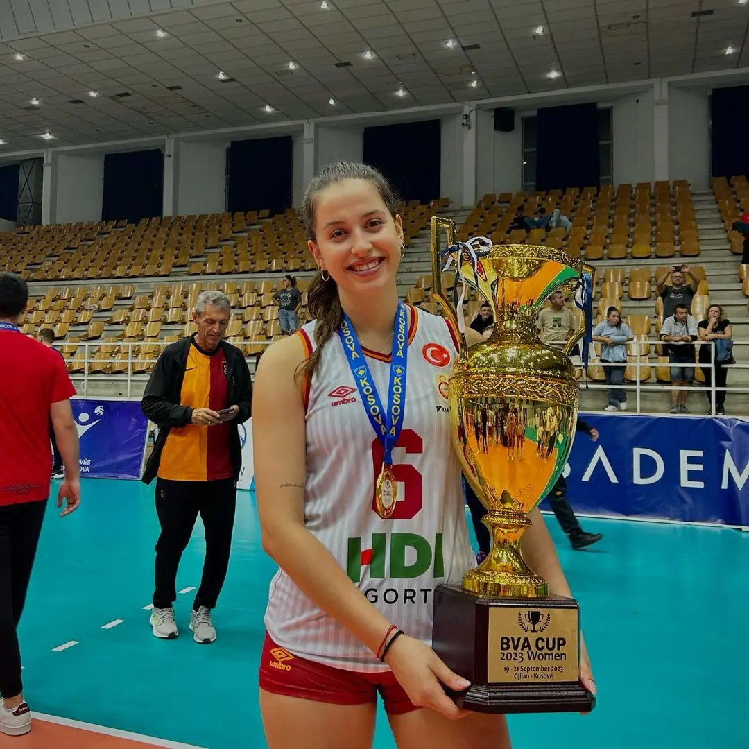 Sude Hacımustafaoğlu, Galatasaray ile Sözleşme Yeniledi1