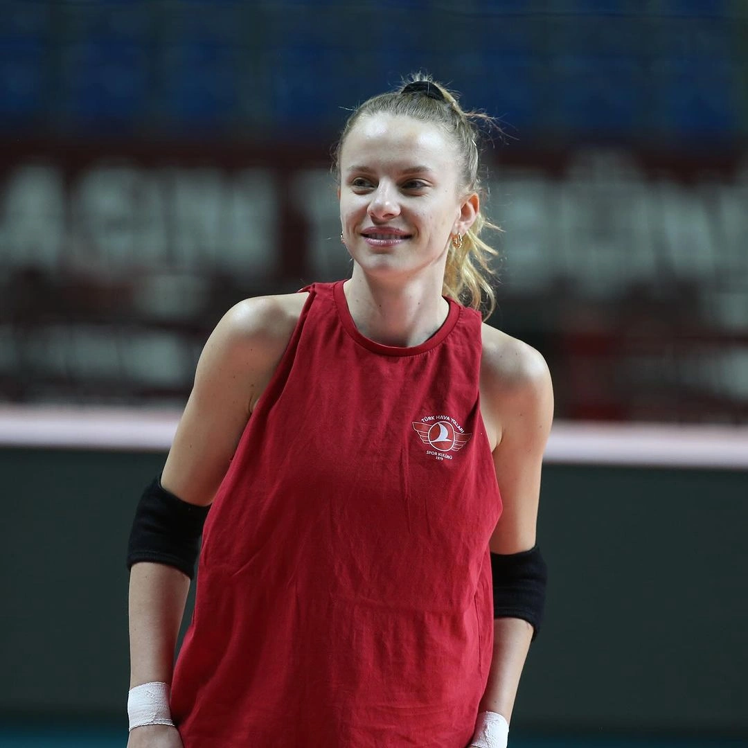 Buse Sonsırma Türk Hava Yolları ile Yoluna Devam Ediyor1