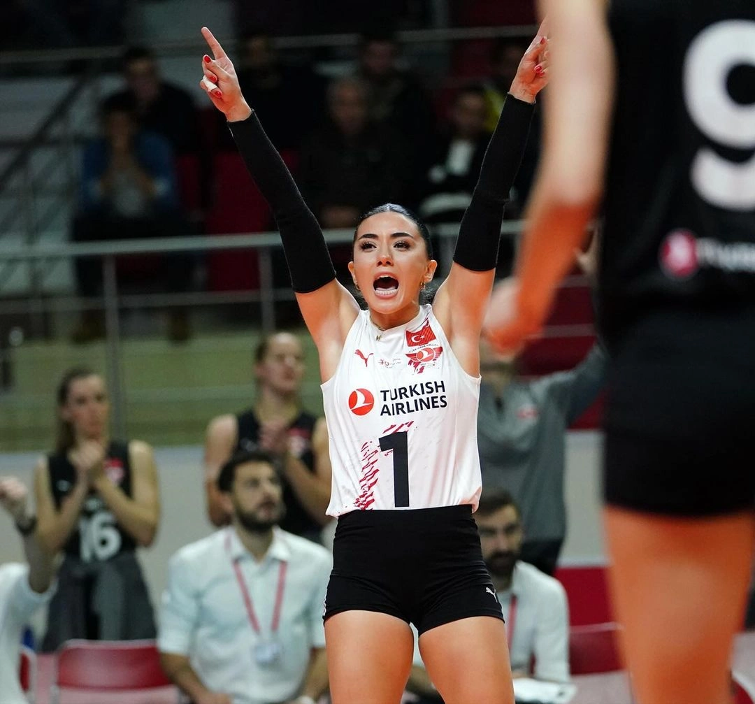 Melis Yılmaz Yeni Sezonda da Türk Hava Yolları'nda1