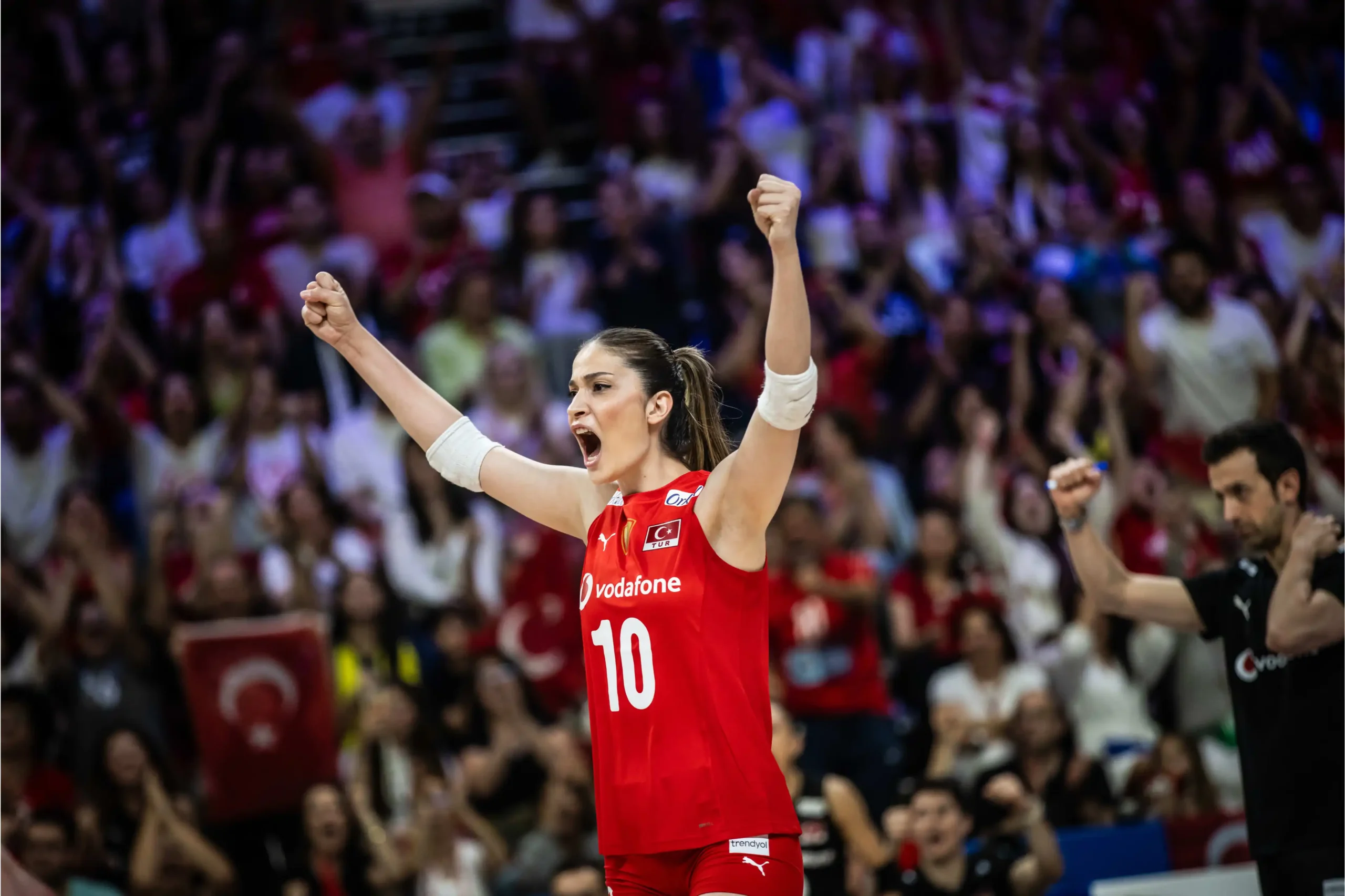 Tuğba Şenoğlu Yeni Sezonda Türk Hava Yolları'nda1