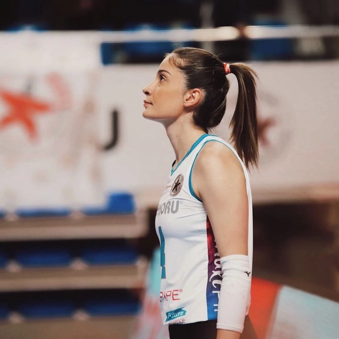 Tuğba Şenoğlu Yeni Sezonda Türk Hava Yolları'nda2