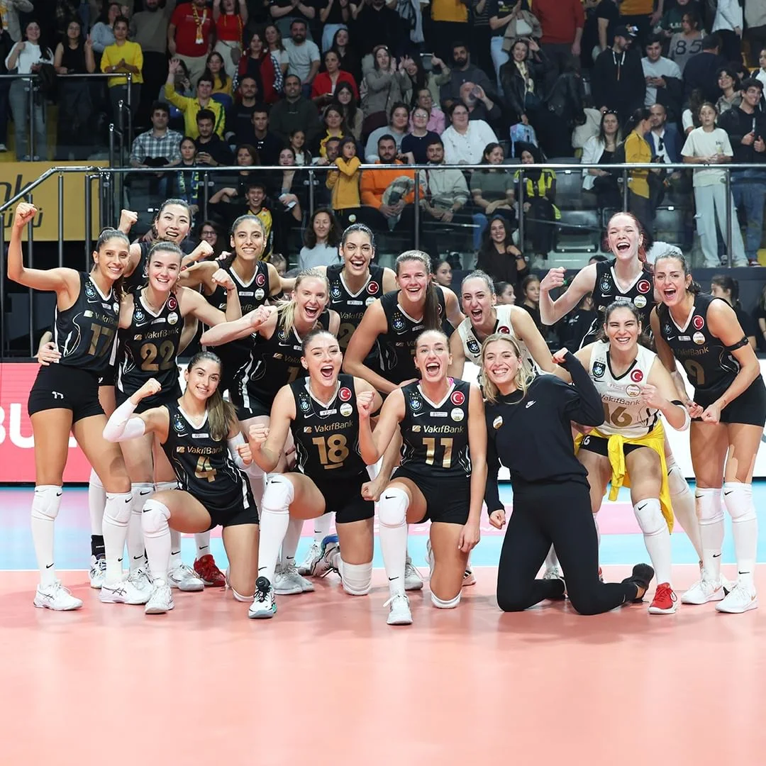 VakıfBank 3-2 ile Fenerbahçe'yi Geçti1