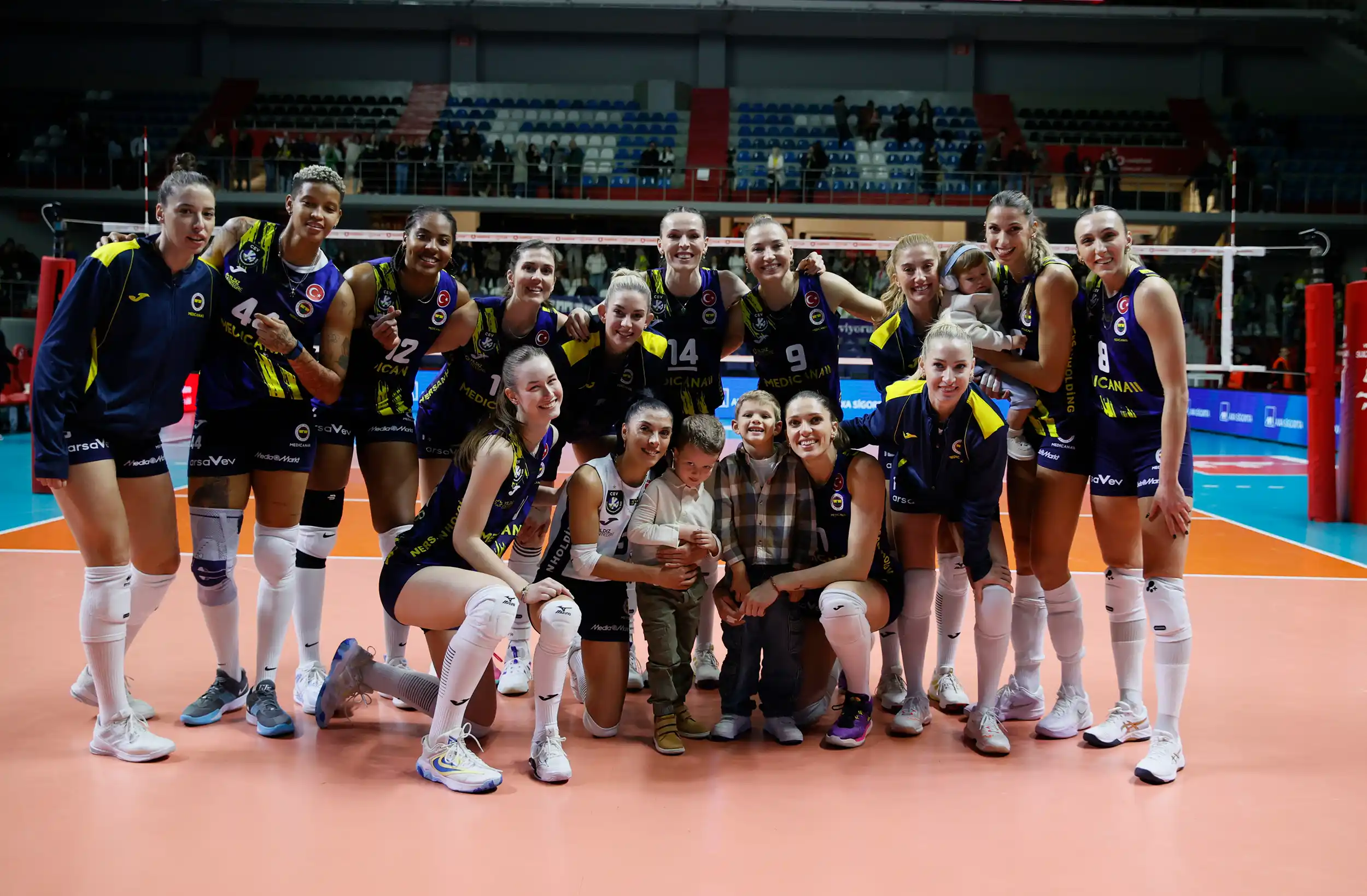 Fenerbahçe, Aydın'a Set Verdi Puan Vermedi1